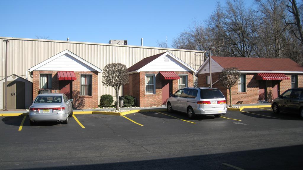 Mounts Motel Lawrenceville Exterior photo