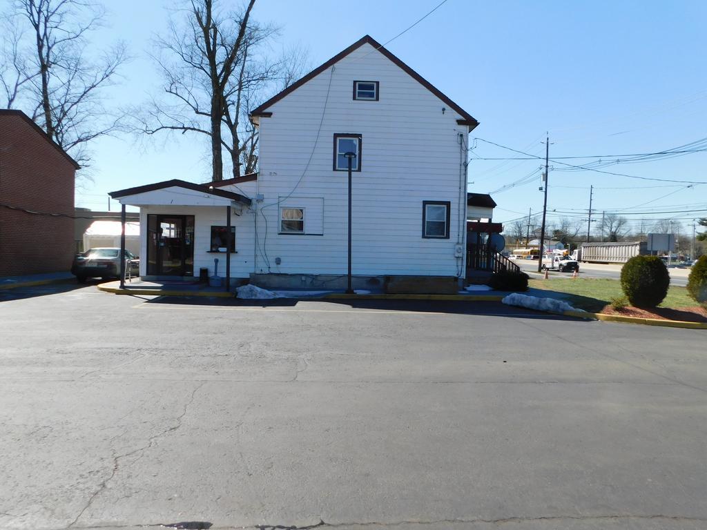 Mounts Motel Lawrenceville Exterior photo