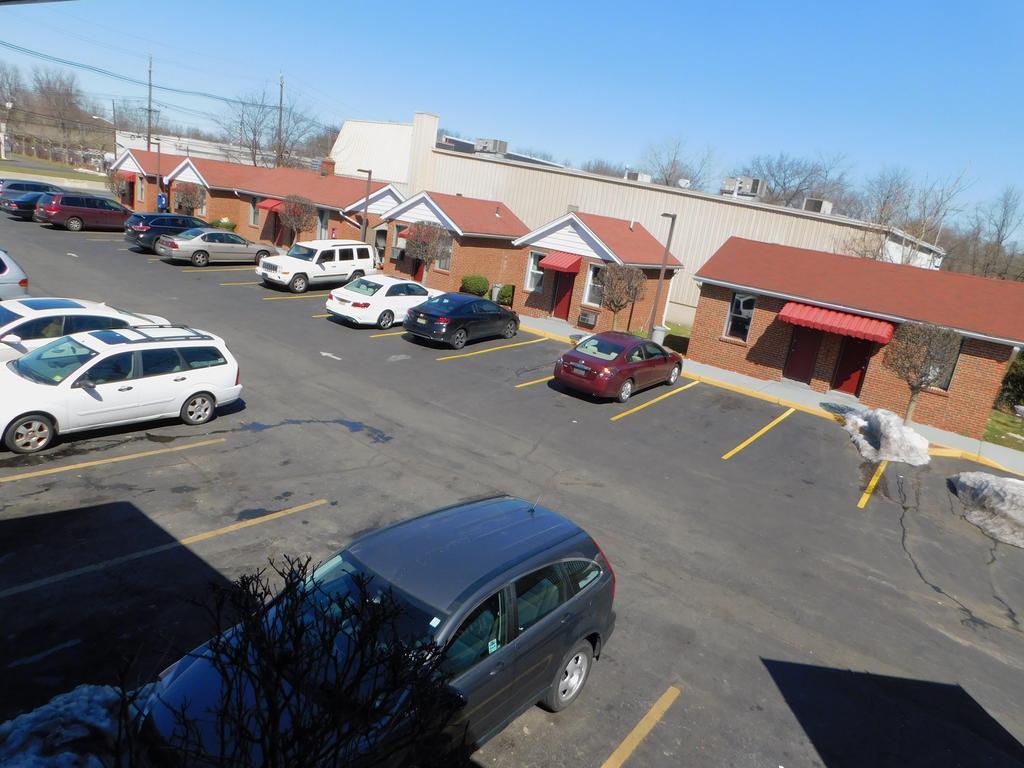 Mounts Motel Lawrenceville Exterior photo