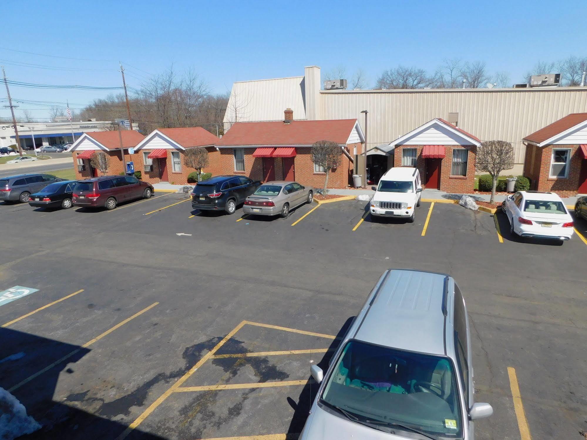 Mounts Motel Lawrenceville Exterior photo