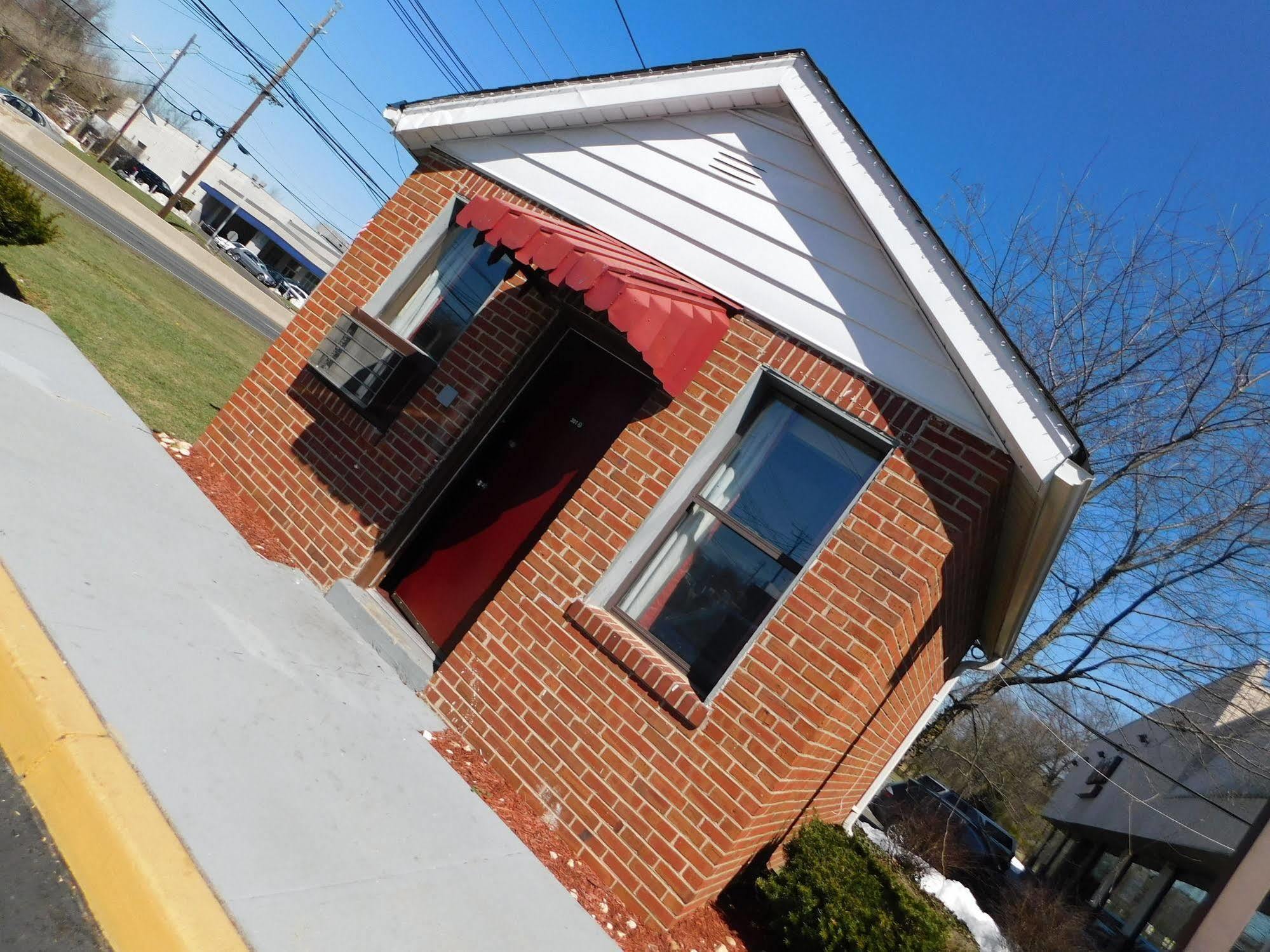 Mounts Motel Lawrenceville Exterior photo