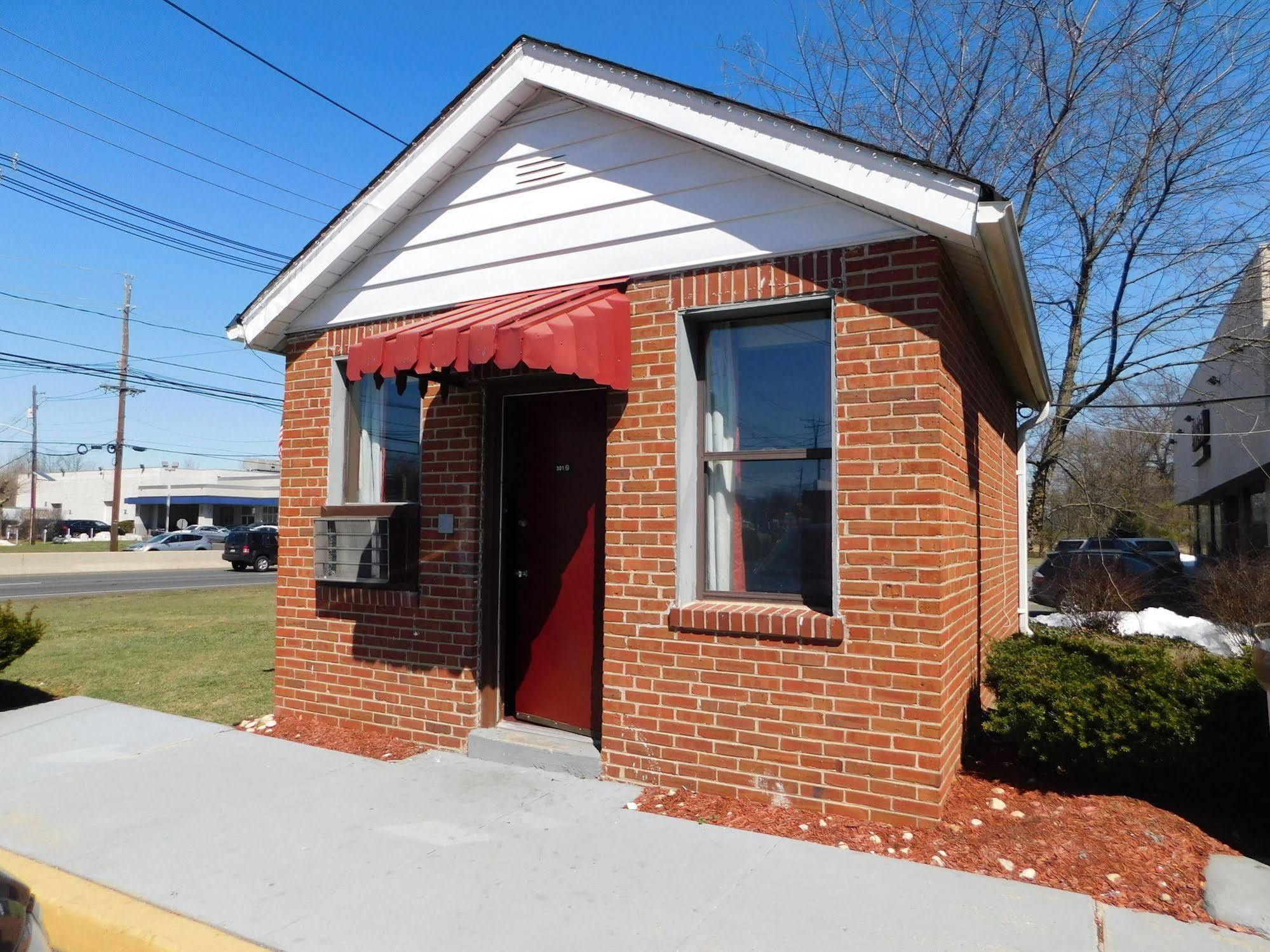 Mounts Motel Lawrenceville Exterior photo