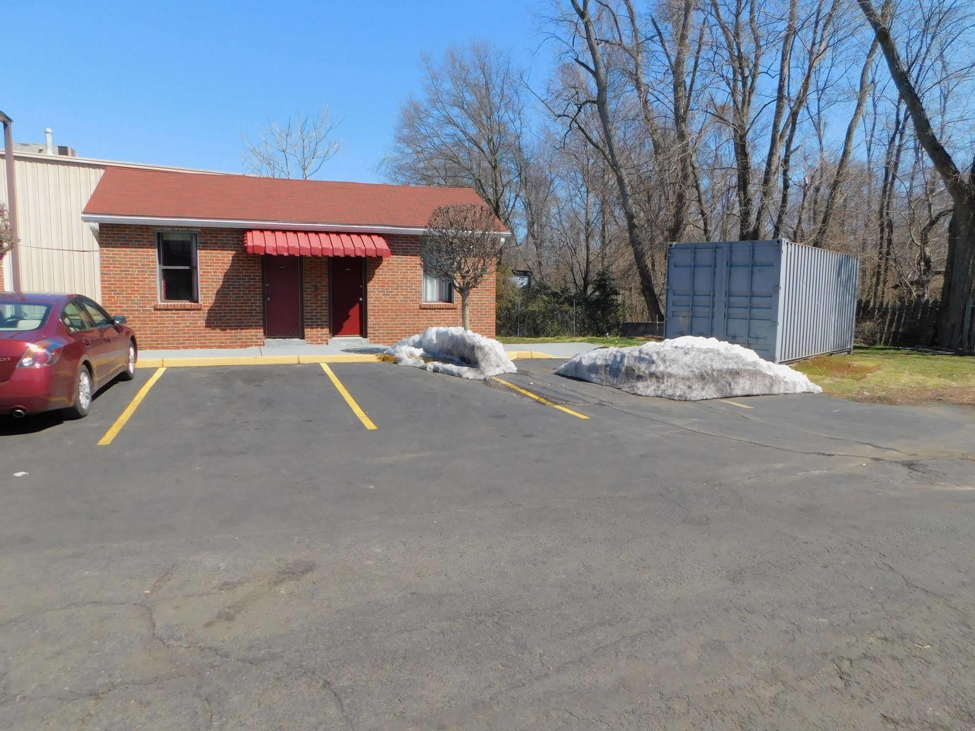 Mounts Motel Lawrenceville Exterior photo