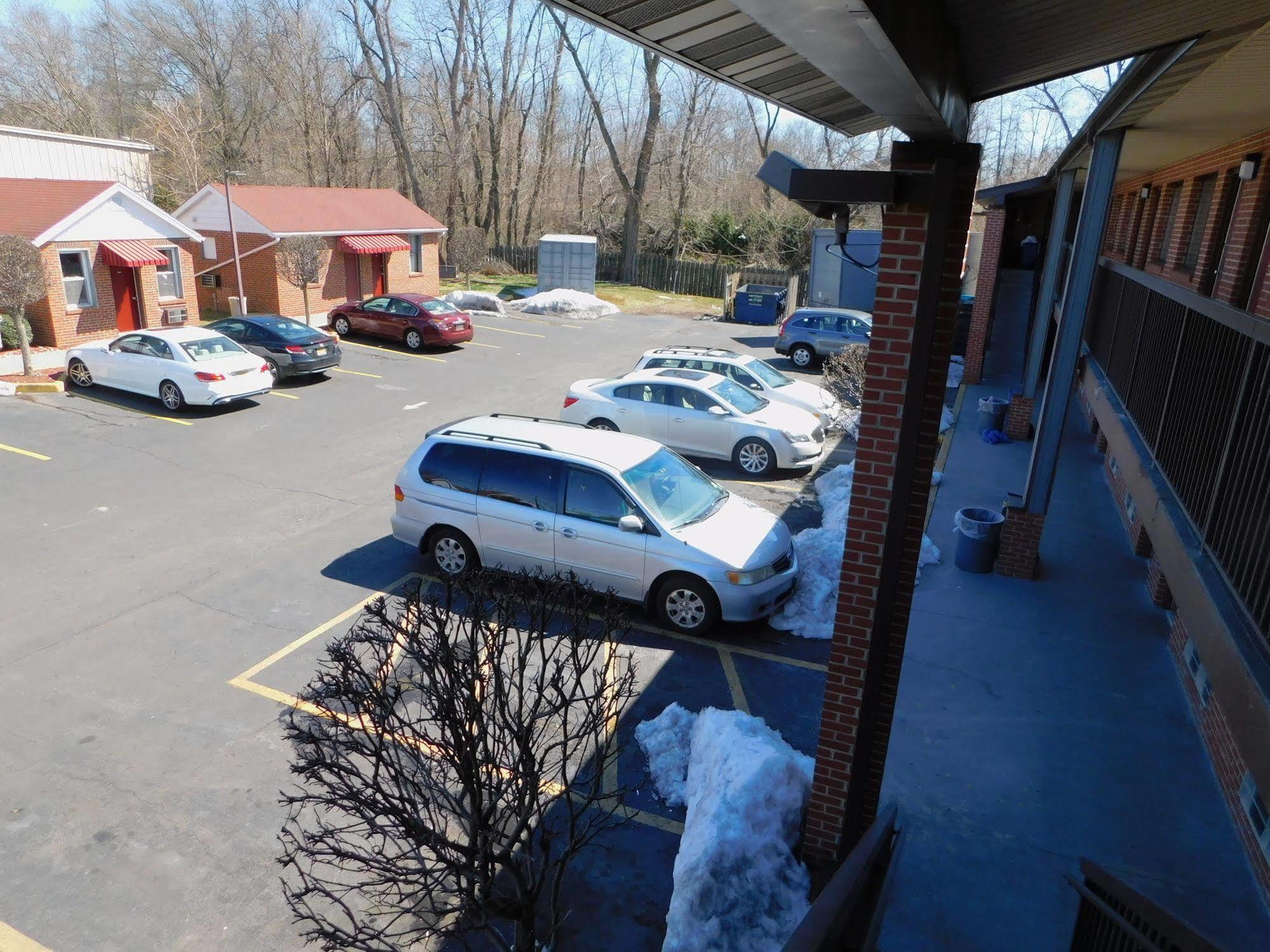 Mounts Motel Lawrenceville Exterior photo